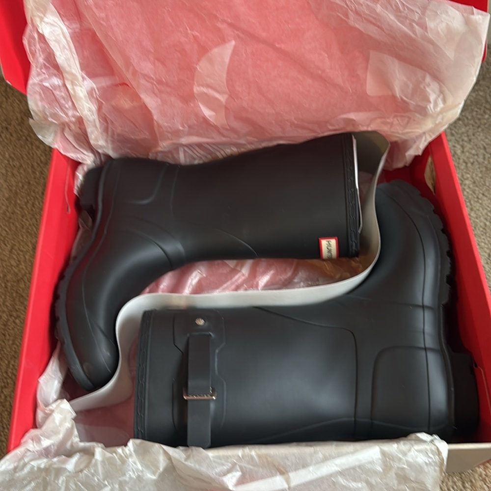 Hunter, nwt, Women’s Original Short Boot Black, size 9 brand new never worn!